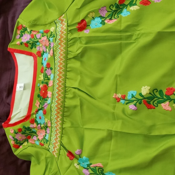 Green silk screened top. Meant to look embroidered. Fun and comfy - Picture 2 of 2